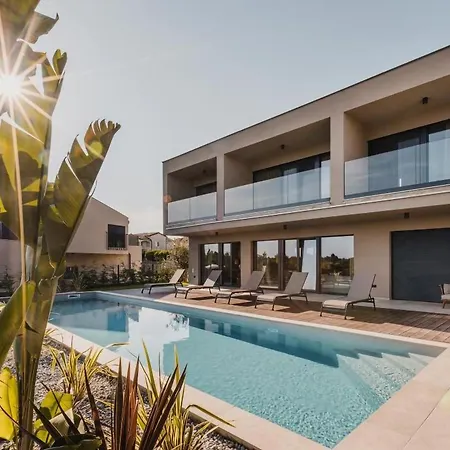 Amorella With Pool And 4 Bedrooms In Porec *