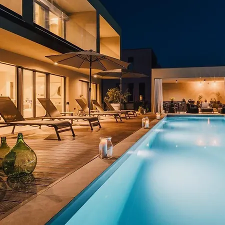 Amorella With Pool And 4 Bedrooms In Porec * Tar-Vabriga