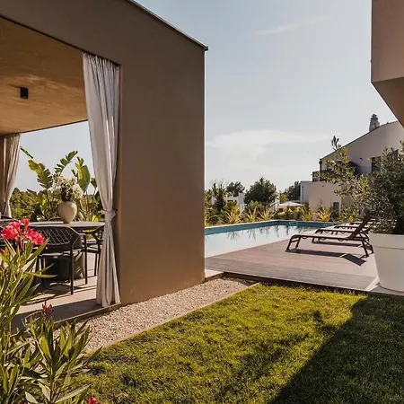 Amorella With Pool And 4 Bedrooms In Porec Villa